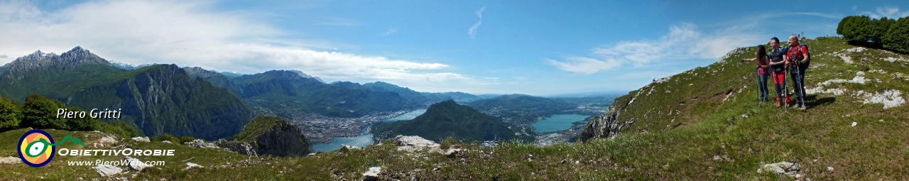 43 Panoramica dal pianoro di vetta del Moregallo.jpg